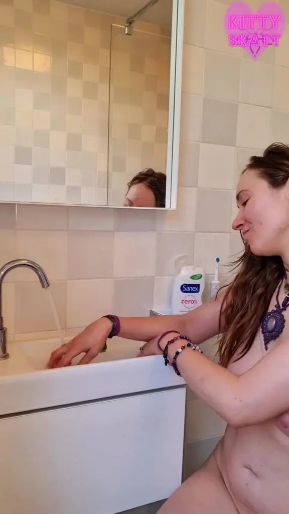 Fat Log Sink Splash